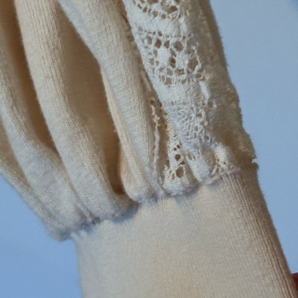 Nude Pull-Over - Picture 3 of 6